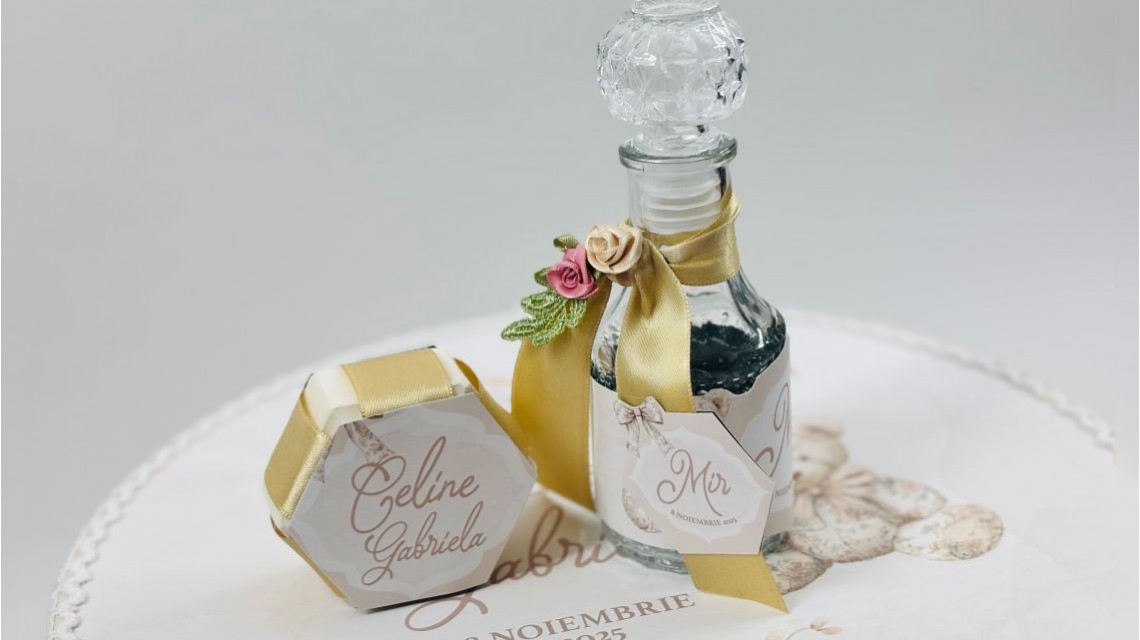 Trusou botez Nude Teddy Bear Toile de Jouy bej crem cu accente light pink și pattern floral vintage 31